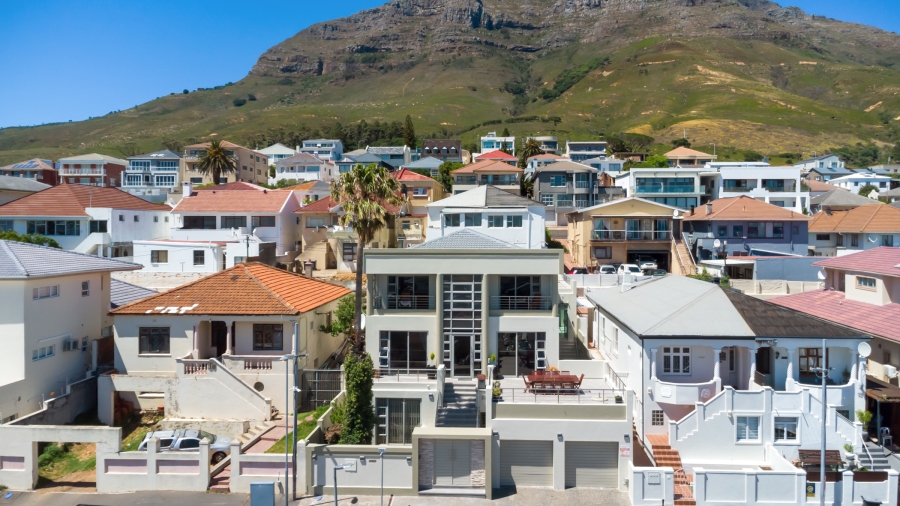 6 Bedroom Property for Sale in Walmer Estate Western Cape